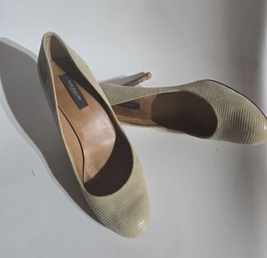 Ann Taylor Cream Textured Round-Toe Pumps
